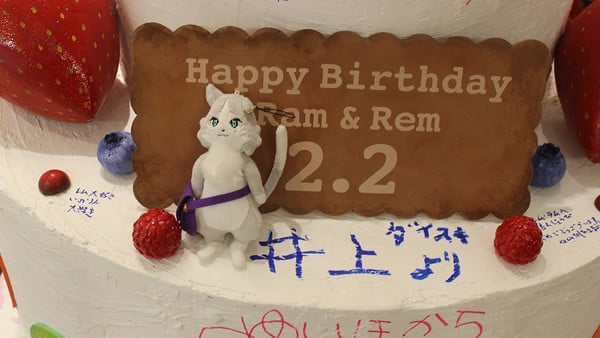 Sebuah Toko di Shibuya Merayakan Hari Ulang Tahun Rem dan Ram Setiap Tahunnya!